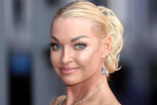 Анастасия Волочкова в откровенном бикини встала на колени на мальдивском пляже Анастасия Волочкова в откровенном бикини встала на колени на мальдивском пляже