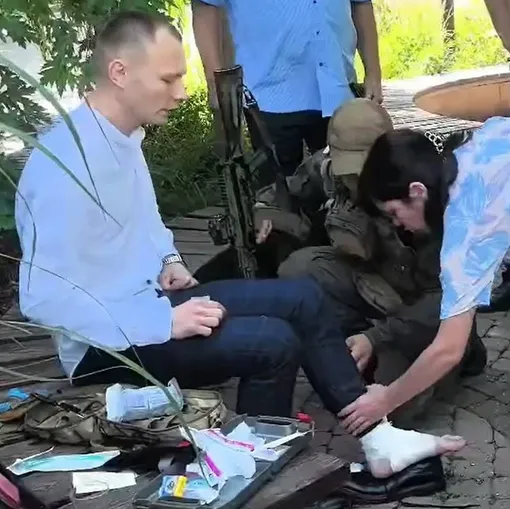 Жених получил осколочные ранения ног Жених получил осколочные ранения ног