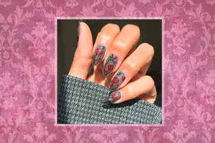 Ногти-витраж: 4 модные идеи готического маникюра с цветами