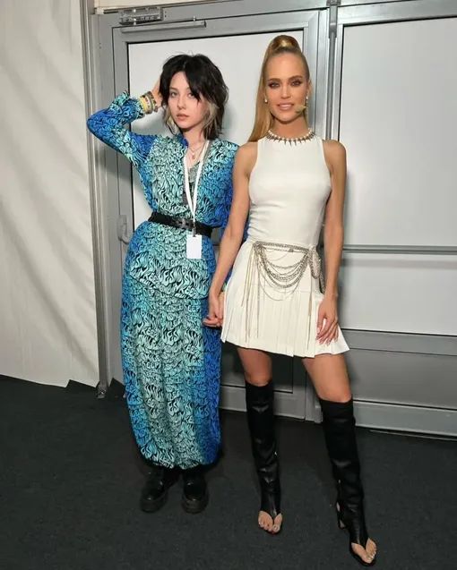 Глюкоза с дочерью перед концертом Глюкоза с дочерью перед концертом