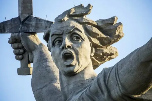 Николай Чесноков умер в голове монумента «Родина-мать зовет!» Николай Чесноков умер в голове монумента «Родина-мать зовет!»
