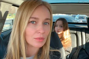 «Глазами дочери»: звезда комедии «Мы рожаем» Анастасия Панина показала фигуру в купальнике на курорте «Глазами дочери»: звезда комедии «Мы рожаем» Анастасия Панина показала фигуру в купальнике на курорте