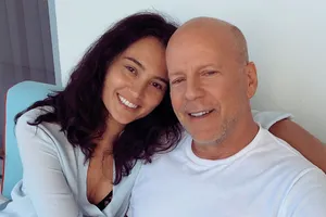 «Я была создана, чтобы полюбить тебя»: жена неизлечимо больного Брюса Уиллиса показала фото с ним на пляже «Я была создана, чтобы полюбить тебя»: жена неизлечимо больного Брюса Уиллиса показала фото с ним на пляже