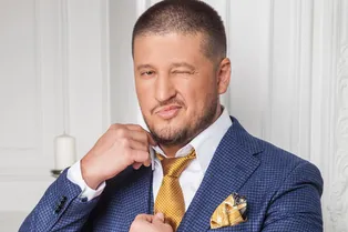 «Я честно отжимался 100 дней»: Ренат Агзамов накачал мышцы «как у Шварценеггера», но его заподозрили в обмане «Я честно отжимался 100 дней»: Ренат Агзамов накачал мышцы «как у Шварценеггера», но его заподозрили в обмане