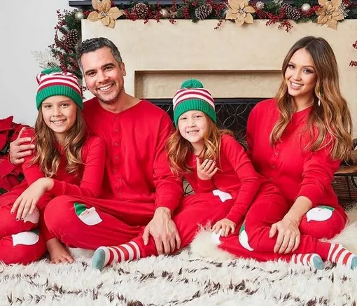 Джессика Альба с мужем и детьми Джессика Альба с мужем и детьми