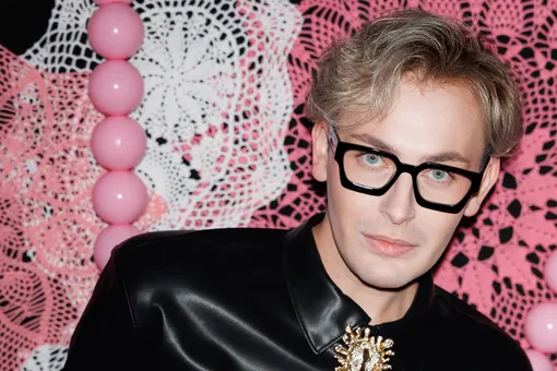 Митя Фомин, Прохор Шаляпин, Юлия Пересильд и Настя Крайнова на вечеринке у Никиты Карстена Митя Фомин, Прохор Шаляпин, Юлия Пересильд и Настя Крайнова на вечеринке у Никиты Карстена