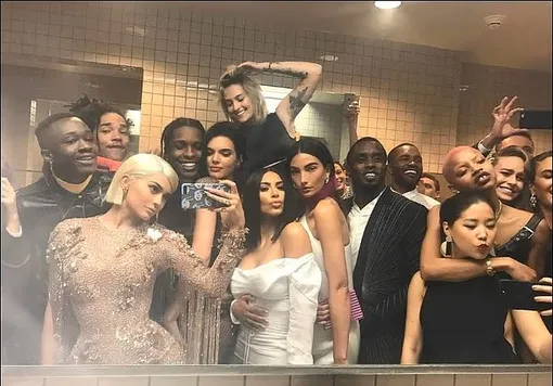 Вирусное селфи Met Gala 2017 года