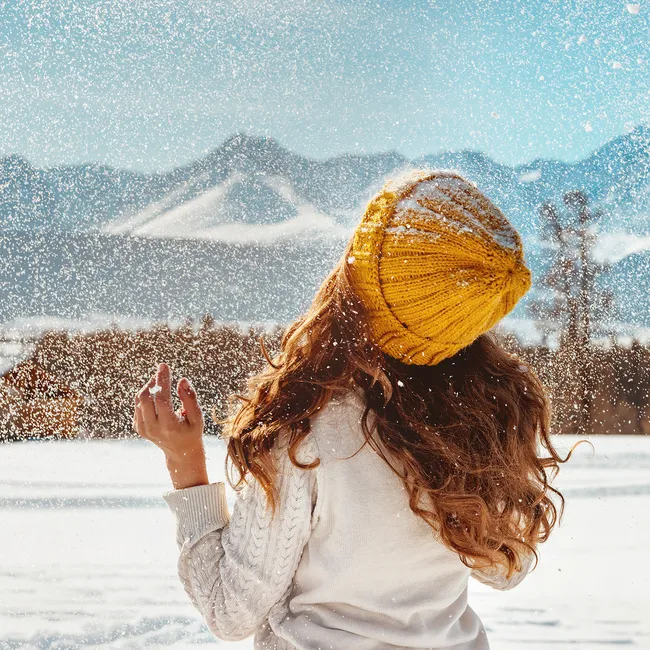 Как ухаживать за волосами зимой, чтобы они не электризовались и не ломались
