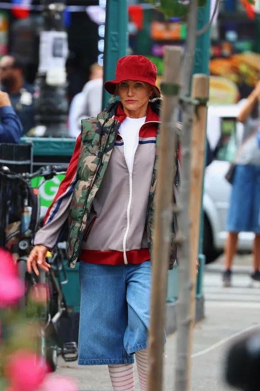 Актриса появилась на улице Нью-Йорка в оригинальном наряде