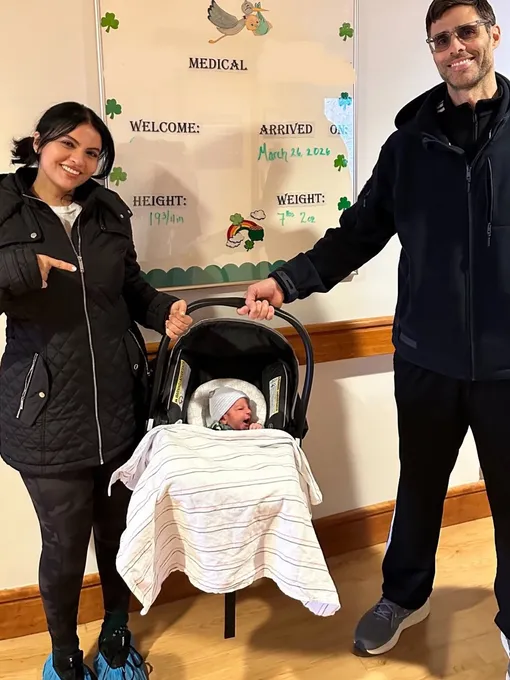 VASSY (Василика Карагиоргис) с мужем и новорожденным сыном