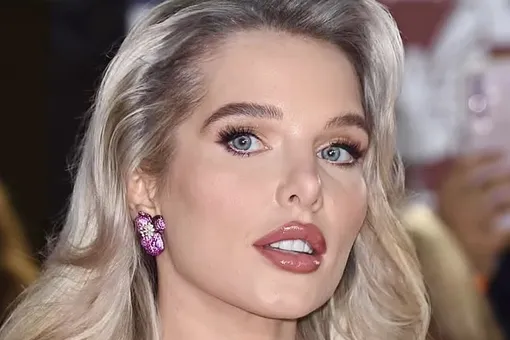 «Я могла завязать грудь бантиком»: актриса и модель Хелен Фланаган призналась, почему сделала пластику «Я могла завязать грудь бантиком»: актриса и модель Хелен Фланаган призналась, почему сделала пластику