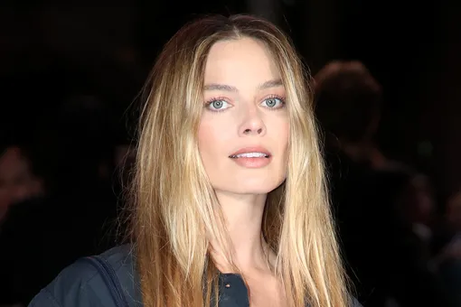 Марго Робби в сексуальном наряде на свидании с мужем подловили папарацци Марго Робби в сексуальном наряде на свидании с мужем подловили папарацци