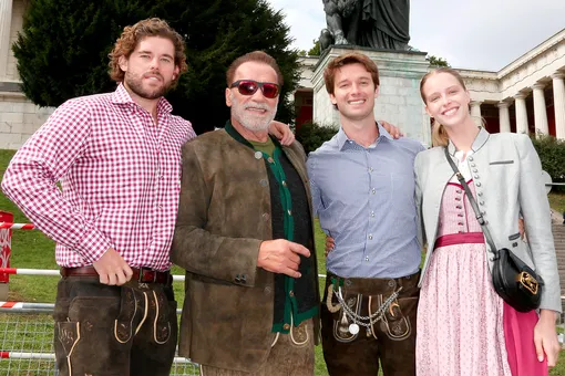 Из пухляша в брутала: невероятная трансформация младшего сына Арнольда Шварценеггера Из пухляша в брутала: невероятная трансформация младшего сына Арнольда Шварценеггера