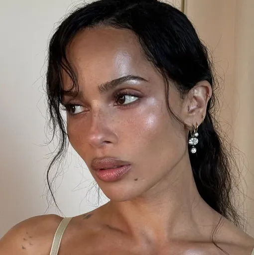 Зои Кравиц давно призналась в любви к нюдовым макияжам Зои Кравиц давно призналась в любви к нюдовым макияжам