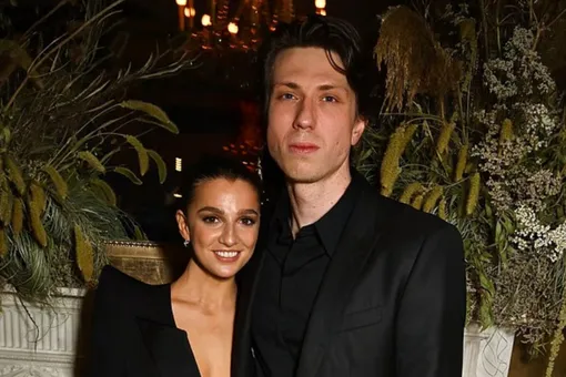 Свадьба в замке: звезда фильма «Барби» Мариса Абела вышла замуж за актера Джейми Божио Свадьба в замке: звезда фильма «Барби» Мариса Абела вышла замуж за актера Джейми Божио