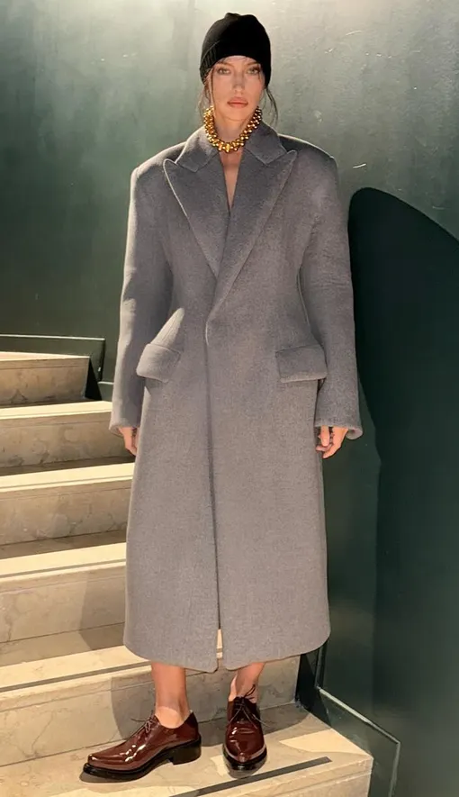 Ирина Шейк на показе в Милане