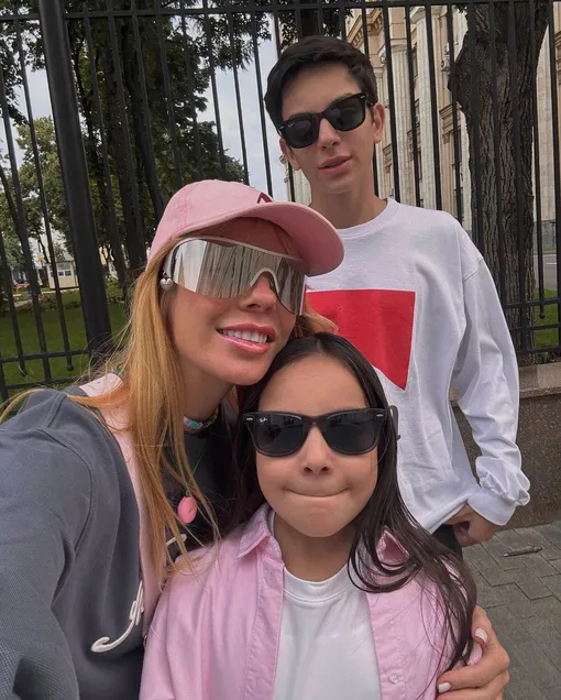 Анастасия Стоцкая с детьми Анастасия Стоцкая с детьми