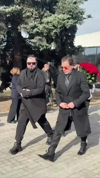 Нажми и смотри