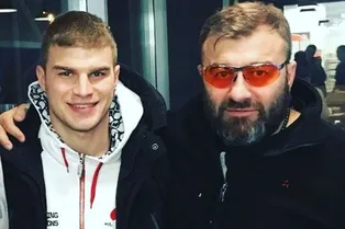 Автомобиль всмятку: внебрачный сын Михаила Пореченкова с сестрой попали в ДТП Автомобиль всмятку: внебрачный сын Михаила Пореченкова с сестрой попали в ДТП