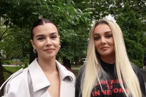 Анна Седокова: «Меньше приключений я себе на попу ищу уже, поэтому вечерами сижу дома» Анна Седокова: «Меньше приключений я себе на попу ищу уже, поэтому вечерами сижу дома»