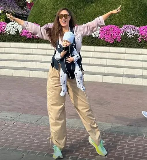 Елена Товстик с сыном Артуром в Дубае