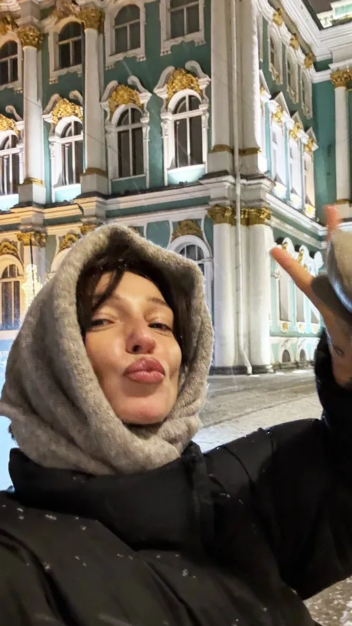Настя Ивлеева на Дворцовой площади Настя Ивлеева на Дворцовой площади
