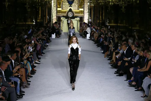 Наталья Водянова на показе Balmain в Париже Наталья Водянова на показе Balmain в Париже