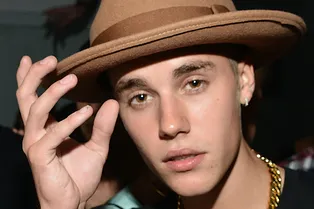 Джастин Бибер решил переночевать на улице Джастин Бибер решил переночевать на улице