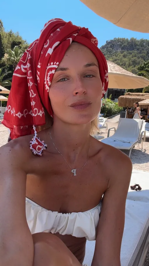 Полина Гагарина на пляже Полина Гагарина на пляже