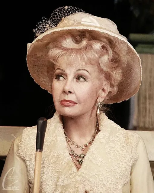 Валентина Шарыкина на сцене Театра сатиры Валентина Шарыкина на сцене Театра сатиры