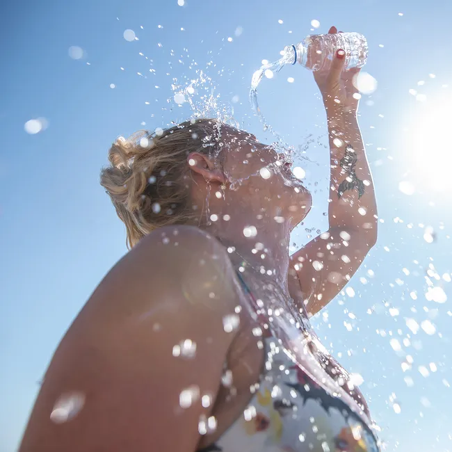 Как увлажнить кожу в суровых условиях жары и сухого воздуха: 7 лайфхаков от косметолога