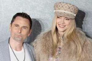 Фронтмен группы Muse Мэттью Беллами расстался с женой-моделью и появился на публике с новой возлюбленной Фронтмен группы Muse Мэттью Беллами расстался с женой-моделью и появился на публике с новой возлюбленной