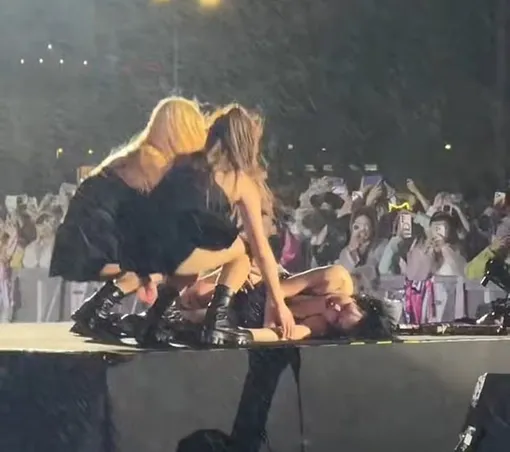 Хёна упала в обморок на концерте