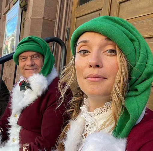 Келси Грэммер со старшей дочерью на съемках Келси Грэммер со старшей дочерью на съемках