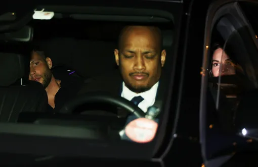 Кристофер Джонс и Лили Джеймс с водителем Кристофер Джонс и Лили Джеймс с водителем