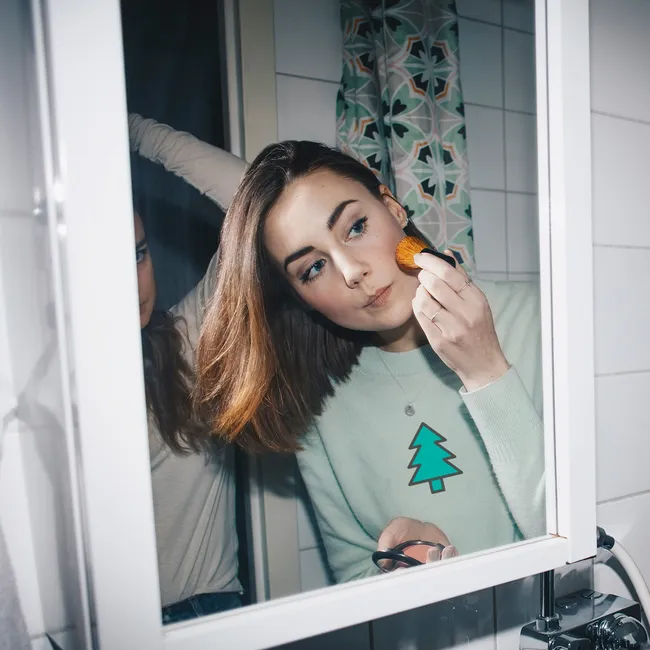 5 ошибок праздничного макияжа, из-за которых ты выглядишь старше — и хуже получаешься на фото