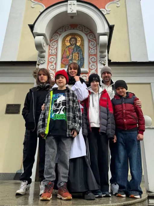 Полина Диброва и Роман Товстик с детьми Полина Диброва и Роман Товстик с детьми