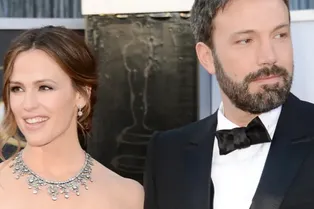 Дженнифер Гарнер показала трогательное фото Бена Аффлека с их новорожденным ребенком на груди Дженнифер Гарнер показала трогательное фото Бена Аффлека с их новорожденным ребенком на груди