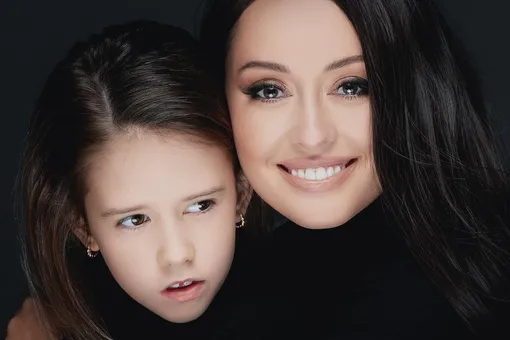 «Ви, моя нежная малышка»: звезда Comedy Woman показала дочь в день ее 7-летия