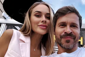 «Я споткнулась на миллион рублей»: жена Павла Деревянко с переломом пальца в трех местах попала в больницу «Я споткнулась на миллион рублей»: жена Павла Деревянко с переломом пальца в трех местах попала в больницу