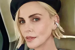 «Я по выходным становлюсь водителем»: Шарлиз Терон заявила, что ее дочери одержимы танцами «Я по выходным становлюсь водителем»: Шарлиз Терон заявила, что ее дочери одержимы танцами