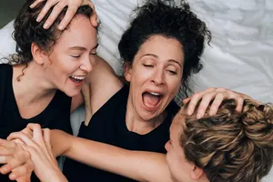 «Какое счастье, что мы есть друг у друга!»: Аглая Тарасова показала трогательные фото с Ксенией Раппопорт и сестрой «Какое счастье, что мы есть друг у друга!»: Аглая Тарасова показала трогательные фото с Ксенией Раппопорт и сестрой