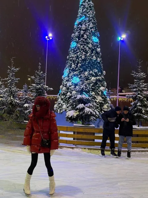 Светлана Ходченкова на катке