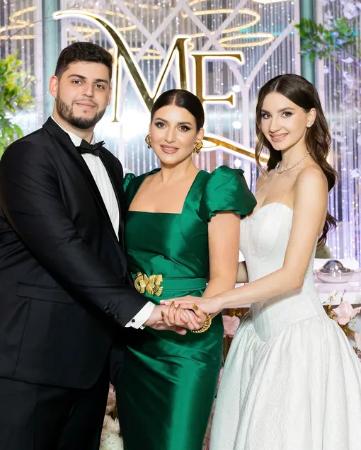 Жасмин на свадьбе сына Михаила с Евой Хачатурян Жасмин на свадьбе сына Михаила с Евой Хачатурян