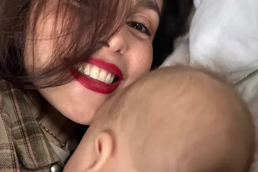 «Она уже побывала в стольких странах»: Сати Казанова показала умилительное видео с годовалой дочерью