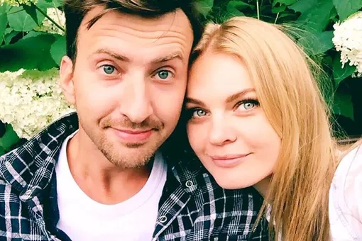 Беременная Елена Кулецкая уехала с мужем в Канны Беременная Елена Кулецкая уехала с мужем в Канны