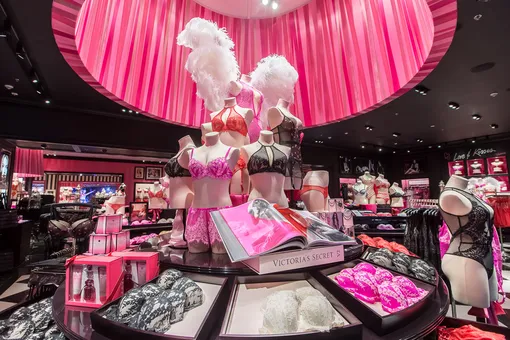 В Москве открылся первый магазин Victoria’s Secret В Москве открылся первый магазин Victoria’s Secret