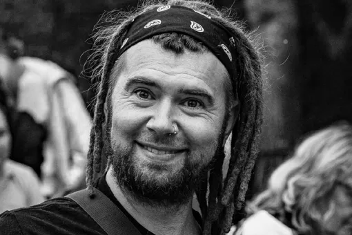 Скоропостижно скончался в 43 года диктор, ведущий и музыкант Александр Белогорский Скоропостижно скончался в 43 года диктор, ведущий и музыкант Александр Белогорский