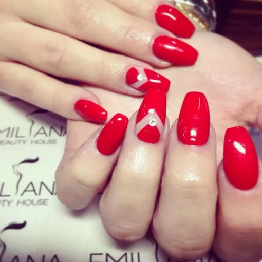 маникюр в красных оттенках маникюр в красных оттенках
