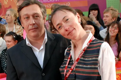 Михаил Ефремов съехал от пятой жены Михаил Ефремов съехал от пятой жены